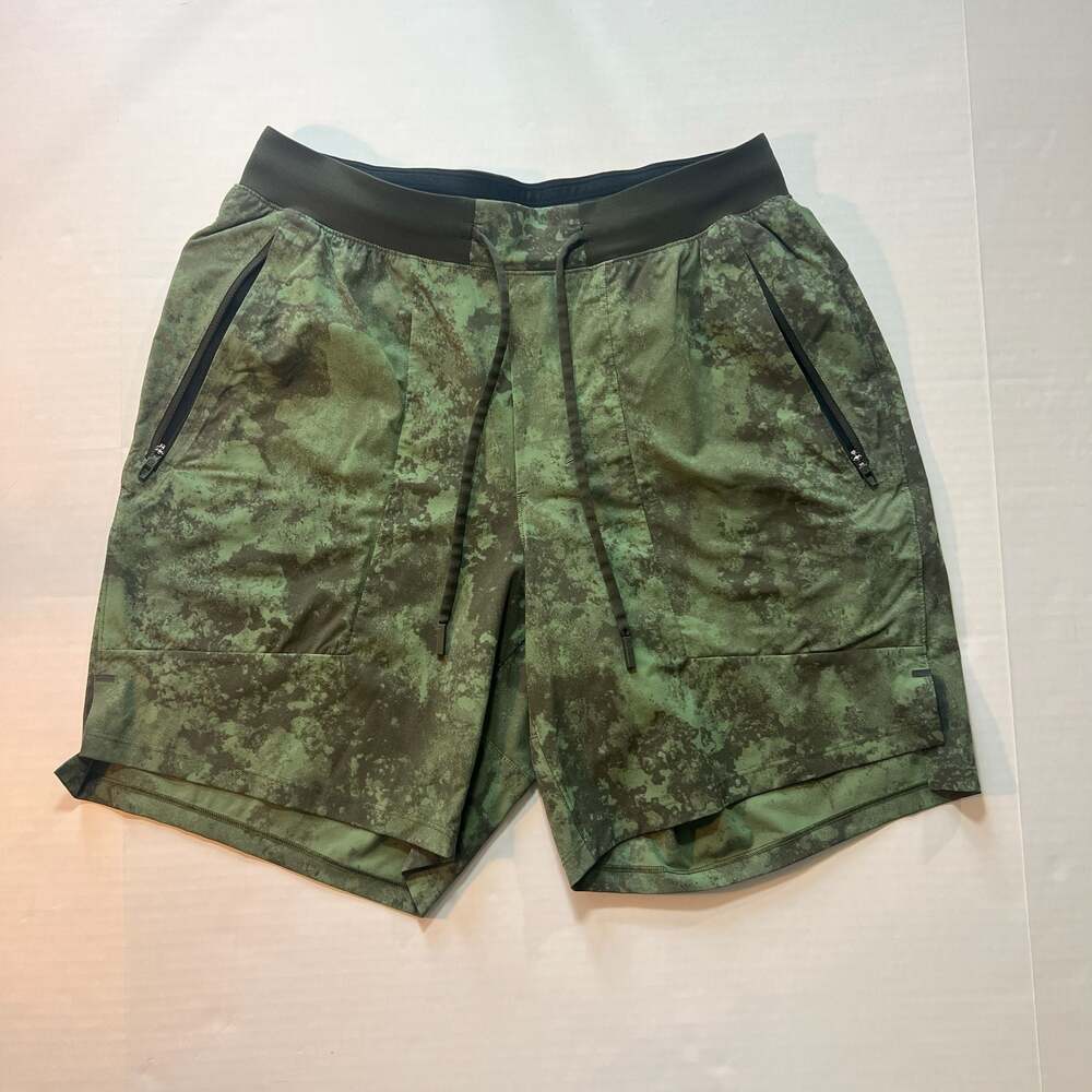 Lululemon License to Train Shorts Green Camo Size M
